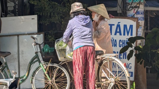 women at vietnam market